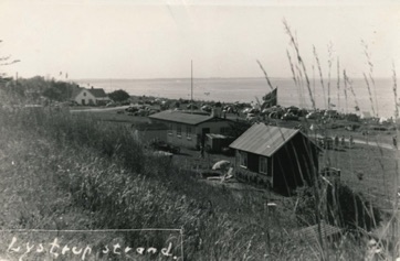 VED STRANDEN 2 og 4 - LYSTRUP STRAND, 1960.jpg